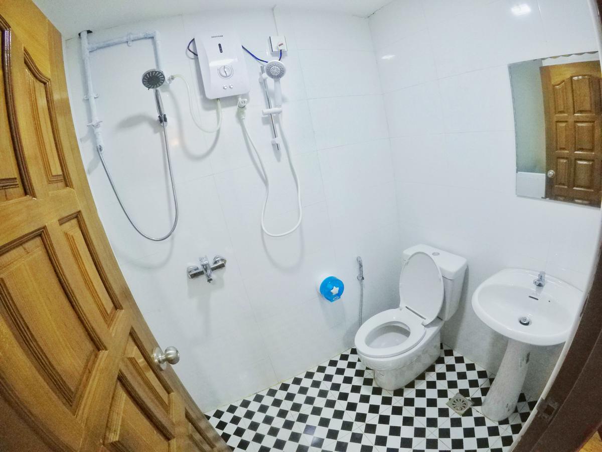 The Lodge Yangon Poshtel מראה חיצוני תמונה